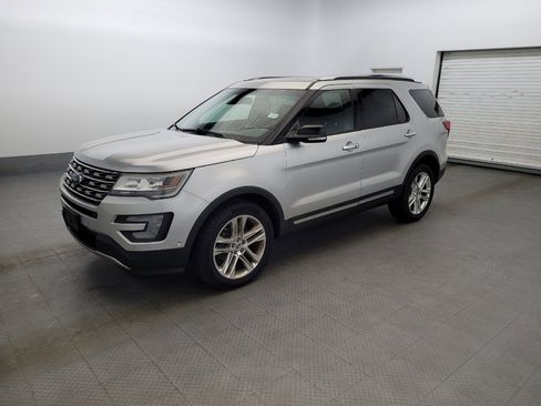 Used 2016 Ford Explorer Limited w/ Equipment Group 301A AWD/4WD image 2