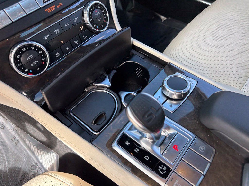 Used 2015 Mercedes-Benz SL 550 image 27