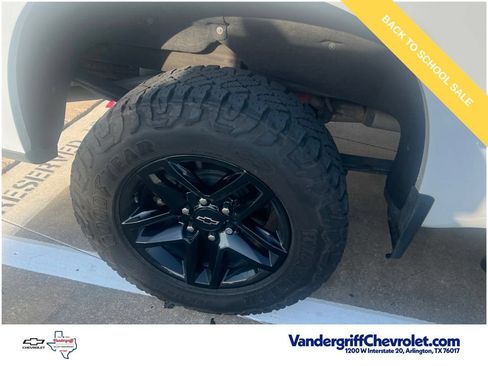 Used 2021 Chevrolet Silverado 1500 LT Trail Boss w/ LPO, Dark Essentials Package AWD/4WD image 9