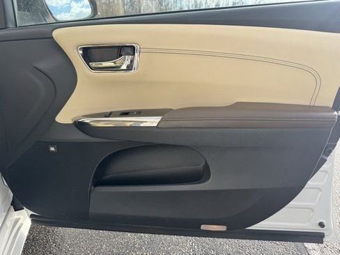 Used 2016 Toyota Avalon Limited image 28