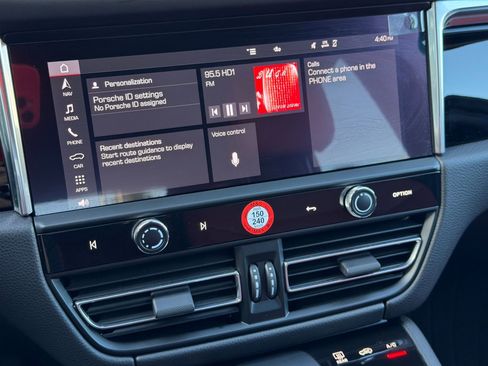 Certified 2025 Porsche Macan image 19