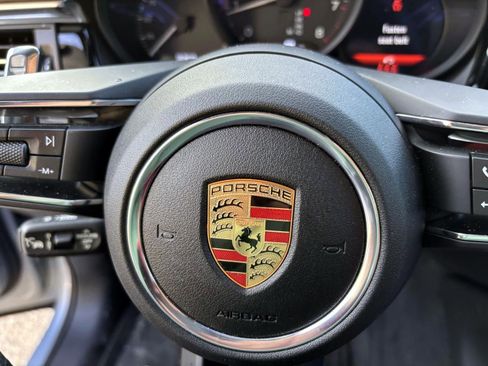 Certified 2025 Porsche Macan AWD/4WD image 30