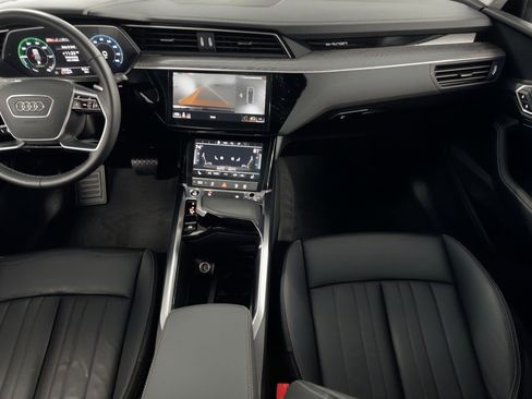 Used 2022 Audi e-tron Premium w/ Convenience Plus Package image 28