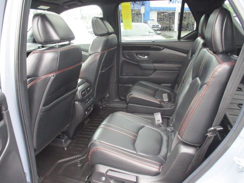 Certified 2025 Honda Pilot TrailSport image 13