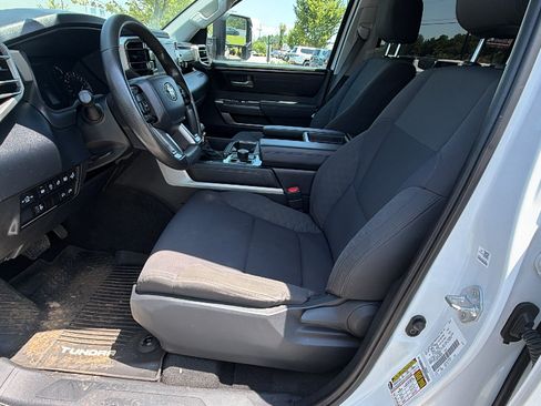 Used 2022 Toyota Tundra SR5 w/ SR5 Convenience Package AWD/4WD image 16