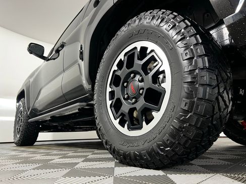 Used 2025 Toyota 4Runner TRD Off-Road Premium AWD/4WD image 28