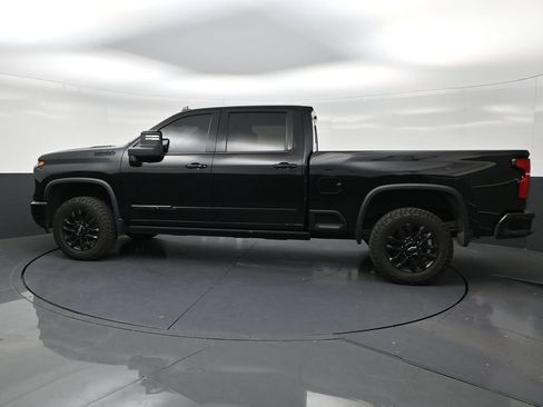 Used 2025 Chevrolet Silverado 2500 High Country w/ High Country Premium Package AWD/4WD image 2