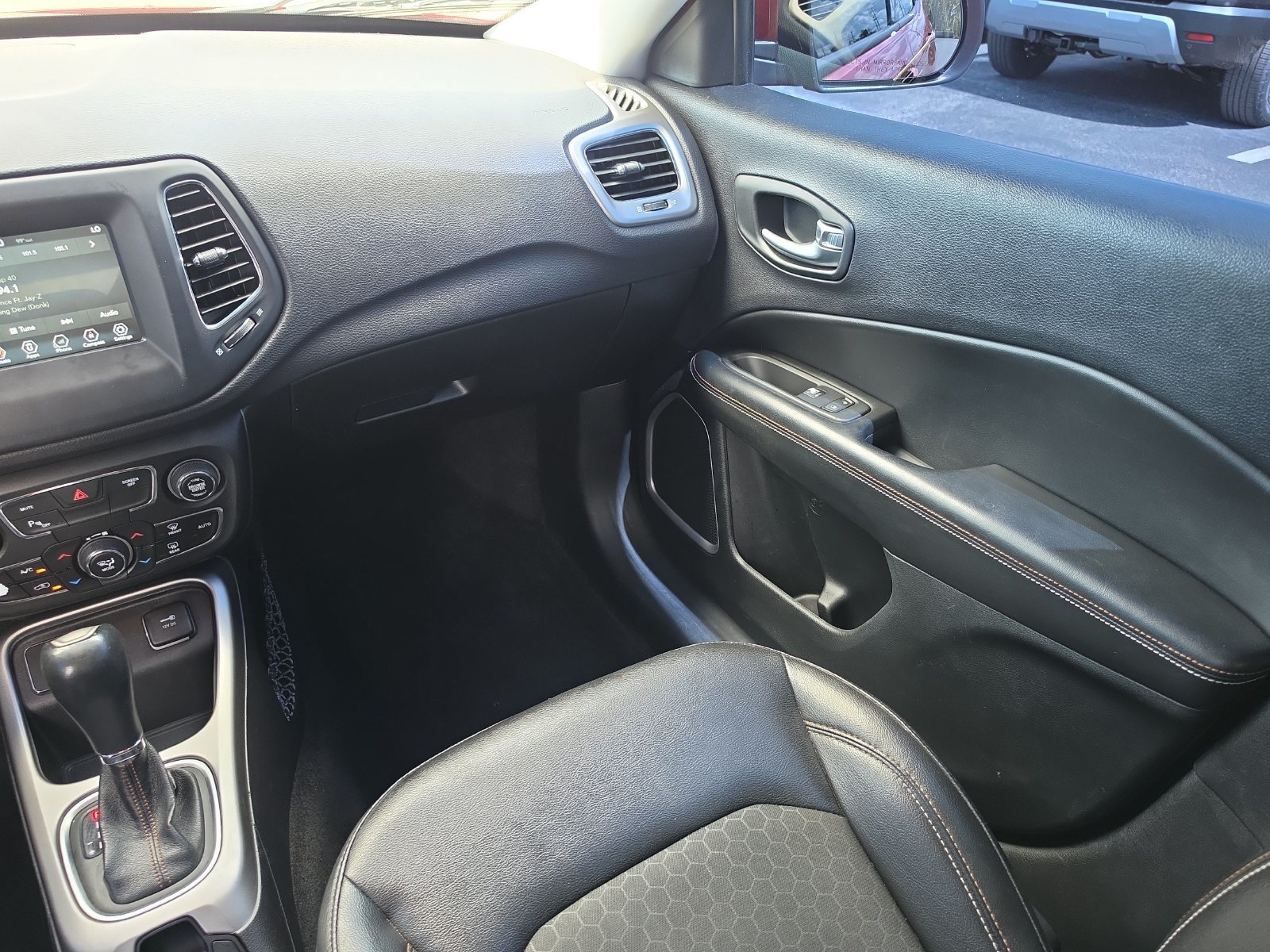 Used 2018 Jeep Compass Latitude w/ Popular Equipment Group FWD image 12
