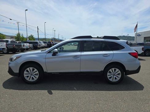 Used 2019 Subaru Outback 2.5i Premium AWD/4WD image 2