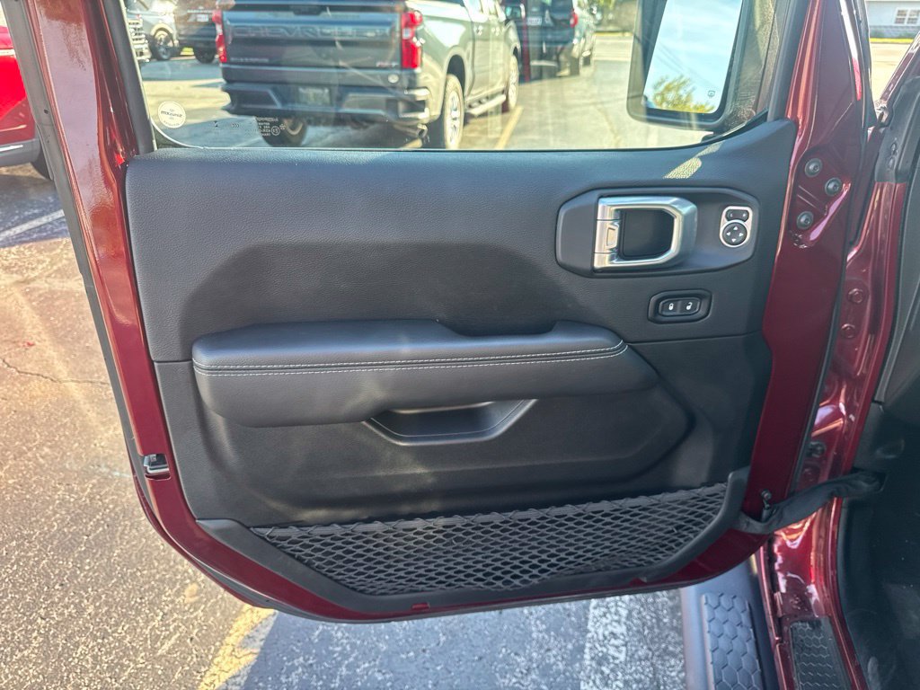 Used 2021 Jeep Wrangler Unlimited Sahara w/ Cold Weather Group AWD/4WD image 17