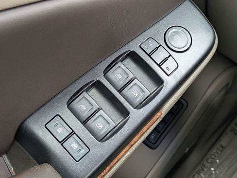 Used 2016 Chevrolet Suburban LTZ image 28