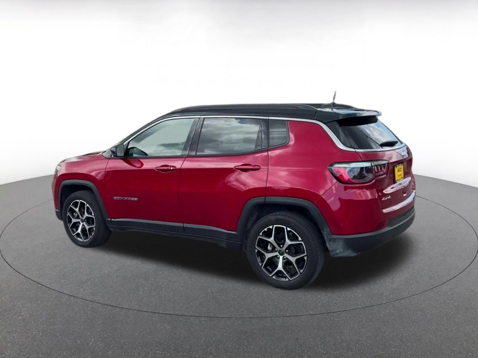 Used 2025 Jeep Compass Limited AWD/4WD image 9