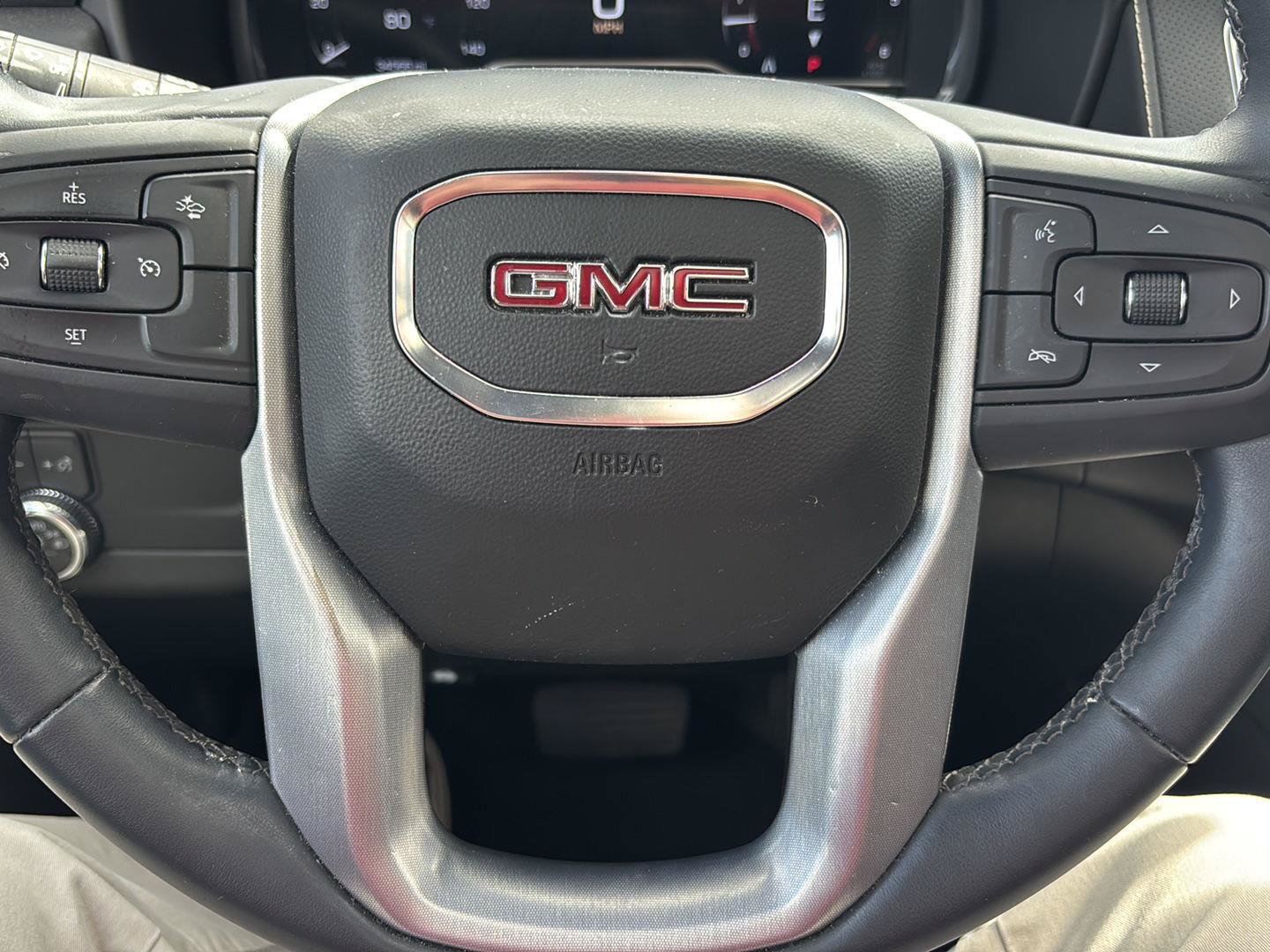 Used 2023 GMC Yukon SLT RWD image 18