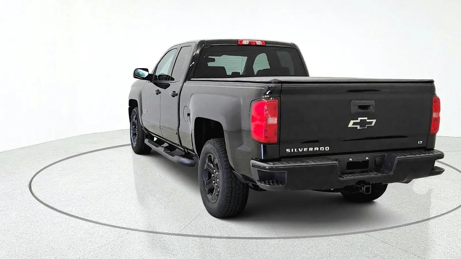 Used 2017 Chevrolet Silverado 1500 LT w/ Midnight Edition AWD/4WD image 7