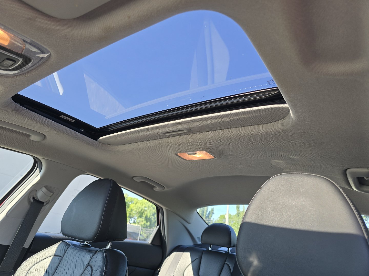 Used 2024 Hyundai Elantra Limited FWD image 4