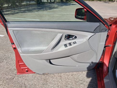 Used 2011 Toyota Camry LE image 28