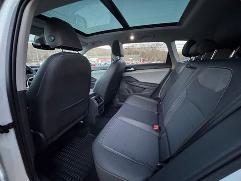 Certified 2024 Volkswagen Taos SE w/ Panoramic Sunroof Package image 10