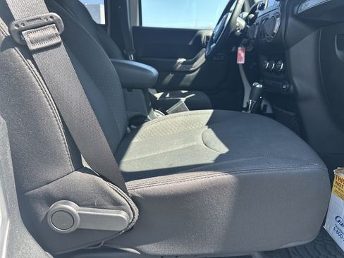 Used 2018 Jeep Wrangler Unlimited Sport S AWD/4WD image 16