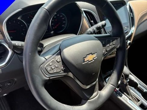 Used 2024 Chevrolet Equinox Premier FWD image 16