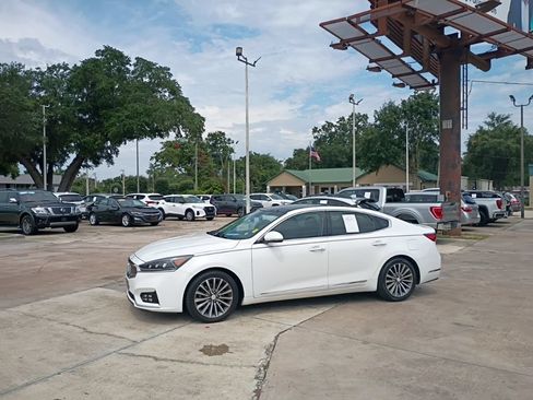 Used 2017 Kia Cadenza Technology FWD image 9