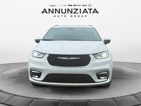 Used 2023 Chrysler Pacifica Limited w/ Trailer Tow Group image 8