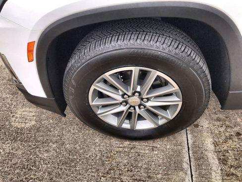 Used 2023 Chevrolet Traverse LT w/ LPO, Floor Liner Package FWD image 10