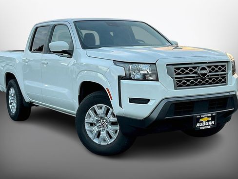 Used 2022 Nissan Frontier SV image 1