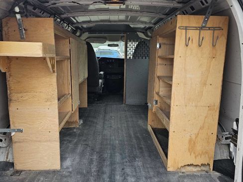 Used 2013 Chevrolet Express 2500 image 15