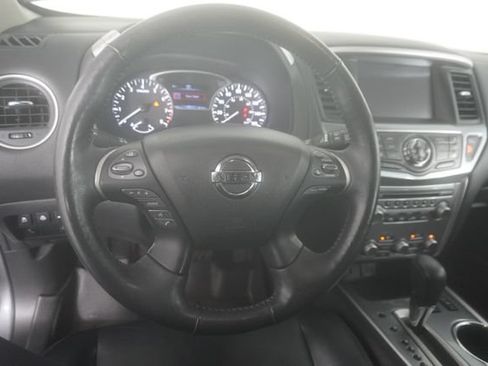Used 2019 Nissan Pathfinder FWD image 21