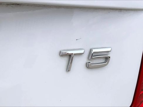 Used 2021 Volvo XC90 T5 Momentum w/ Climate Package image 10