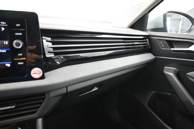 Used 2025 Volkswagen Jetta SE FWD image 26