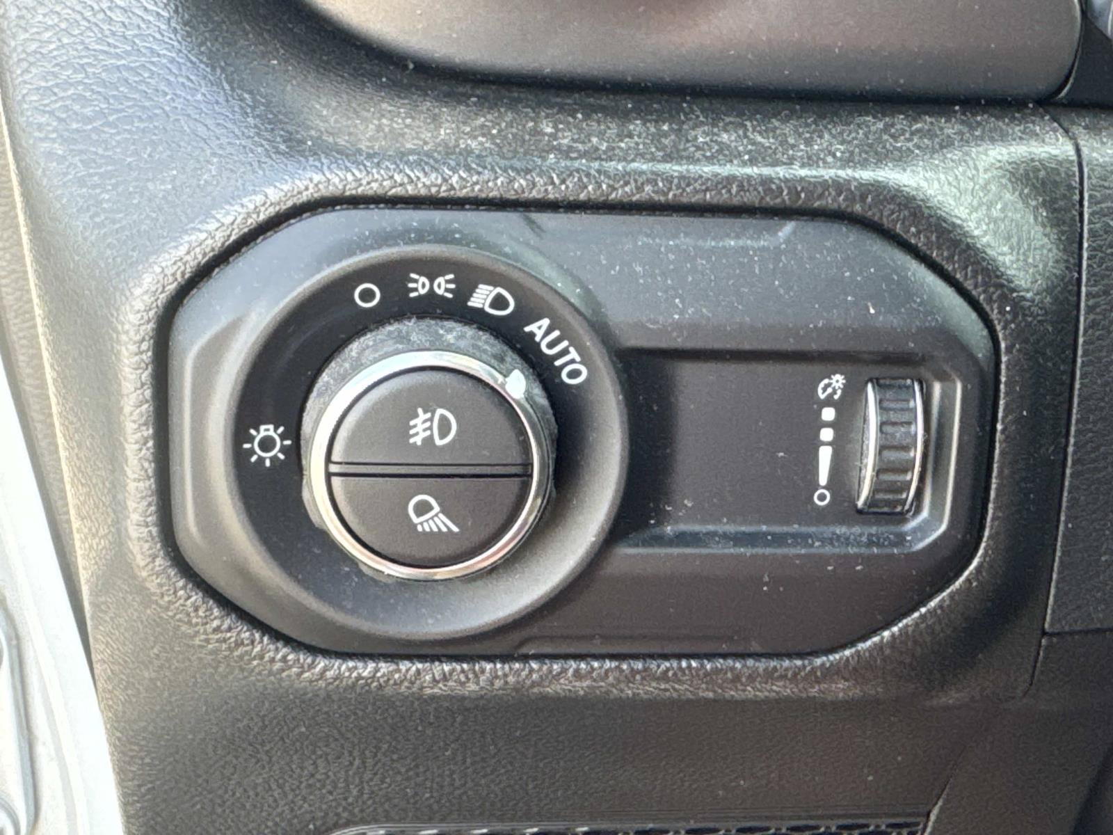 Used 2023 Jeep Gladiator Sport AWD/4WD image 19