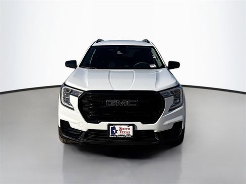 Used 2024 GMC Terrain SLE w/ Driver Convenience Package image 2