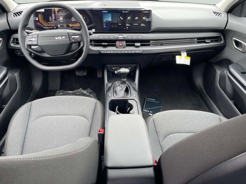 New 2025 Kia K4 LX image 15
