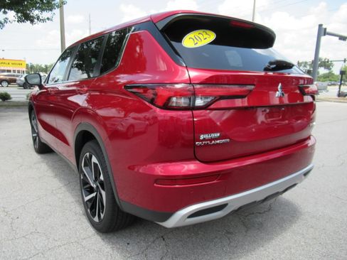 Used 2023 Mitsubishi Outlander SE AWD/4WD image 5