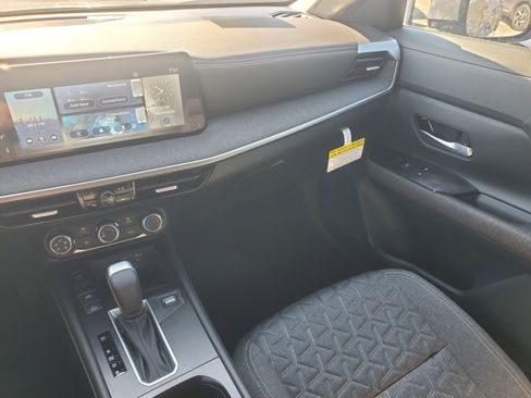 New 2025 Nissan Kicks SV w/ Illumination Package image 20