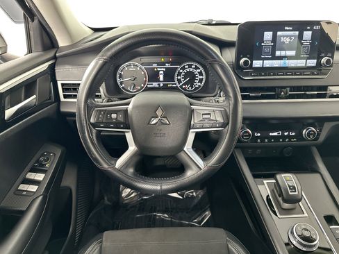 Used 2022 Mitsubishi Outlander SE image 22