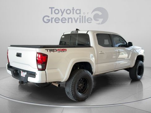 Used 2016 Toyota Tacoma TRD Sport AWD/4WD image 5