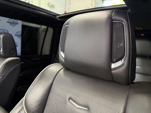 Used 2023 Cadillac Escalade ESV Sport AWD/4WD image 19