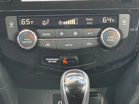 Used 2020 Nissan Rogue SV image 17