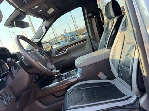 Used 2023 Chevrolet Silverado 1500 LT Trail Boss w/ Protection Package image 13