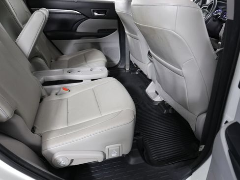 Used 2018 Toyota Highlander Limited AWD/4WD image 23