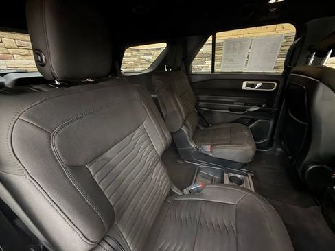 Used 2020 Ford Explorer XLT w/ Comfort Package AWD/4WD image 32