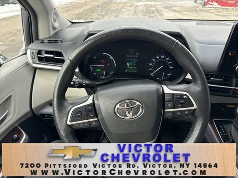 Used 2023 Toyota Sienna XLE image 15