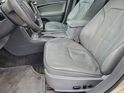 Used 2010 Lincoln MKZ image 14