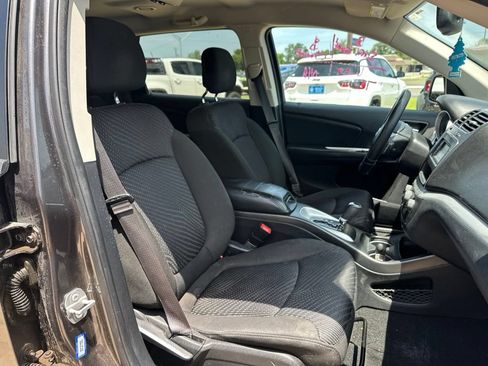Used 2019 Dodge Journey SE w/ Premium Group FWD image 23