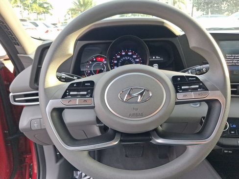 Used 2023 Hyundai Elantra SEL w/ Preferred Accessory Package FWD image 17