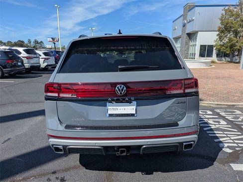 New 2026 Volkswagen Atlas Peak Edition image 6