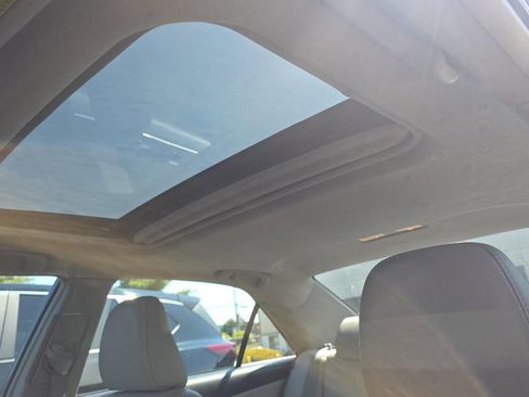 Used 2012 Toyota Camry XLE w/ Leather Pkg image 10