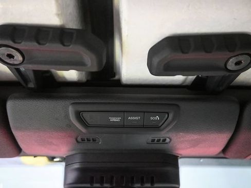 Used 2021 Jeep Gladiator Mojave AWD/4WD image 32